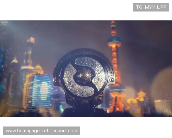 TI15现场应援礼包：里面居然有一枚纯银打造的迷你版不朽盾，太精致了！💎